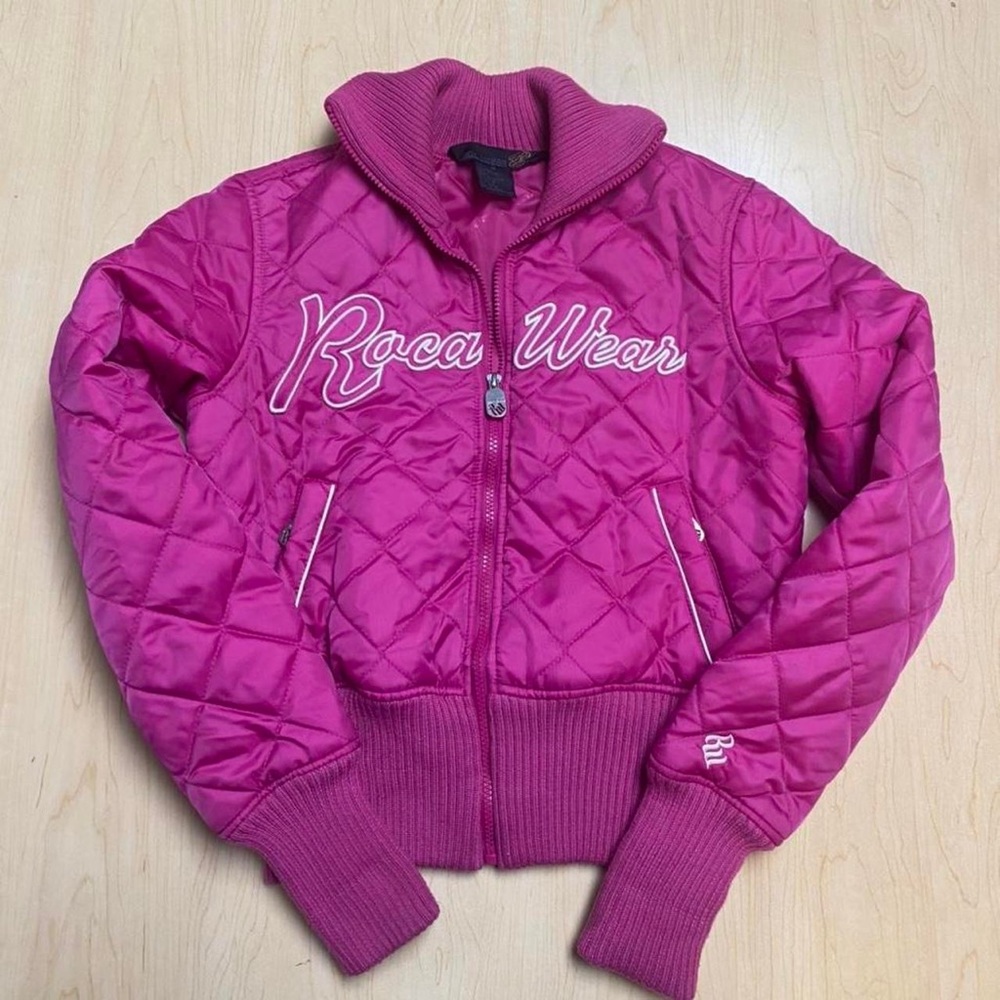 Size Medium Vintage Y2K Pink Rocawear puffer jacket! 💕💓💗💞💖